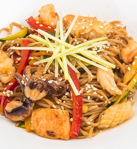 Яки соба с морепродуктами