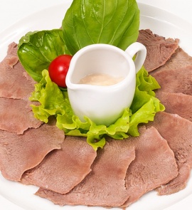 Язык под нежным сливочным хреном